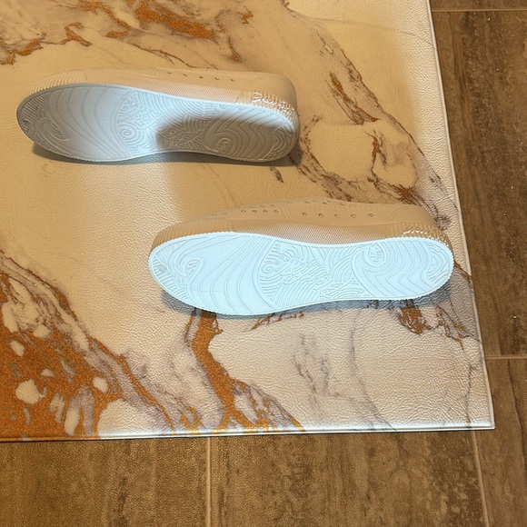 These Blowfish rubber slide ons are new without tags. In excellent condition. - Picture 3 of 4